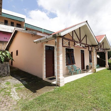 Villa Keluarga Bre Batunanggar Berastagi Esterno foto